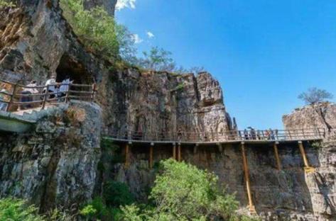 北京的“不来就不后悔” 一个自然风景区  ，距离市中心60公里